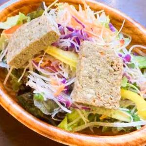 豚肉の自家製パテ 季節野菜サラダ