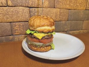 アボカドチーズバーガー