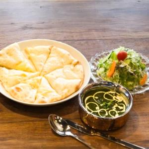 Gセット ほうれん草チキンカレー チーズナンかチョコレートナン サラダ付