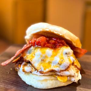 コルビージャックチーズバーガー(パンケーキ風)