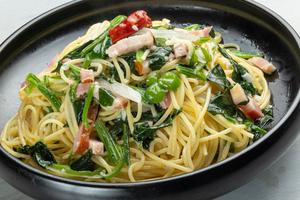 ココイロカフェ ほうれん草とベーコンのペペロンチーノ【オイル仕立て】
