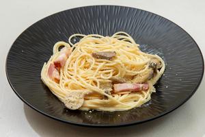 トリュフのカルボナーラパスタ