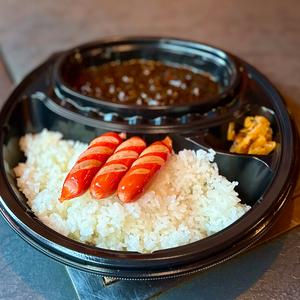 ウィンナー×黒カレー  肉汁ジュワッと！