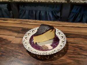 燻製バスクチーズケーキ Smoked Basque cheesecake