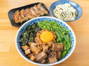 台湾まぜそばと高菜マヨ丼 餃子セット
