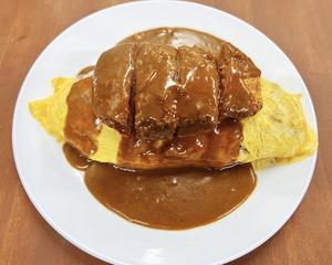 ミンチカツカレーオムライス