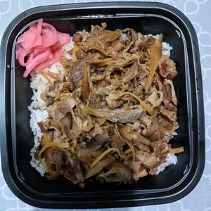 牛しぐれ煮丼(みそ汁、サラダ付き)