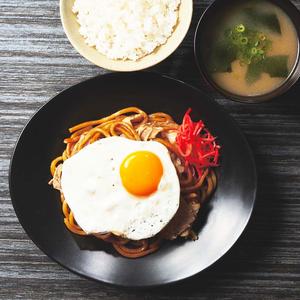 武蔵流 豚ソース焼きそば(麺並)【目玉焼き付】定食(ご飯普通+みそ汁)≪3391≫