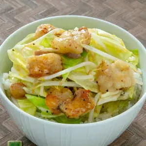 ホルモン塩焼丼