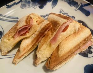 ホットサンドハムチーズ