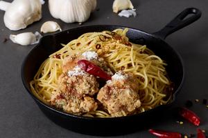 【大盛り】ニンニク唐揚げペペロンチーノ 300g Garlic Fried Chicken Large Peperoncino