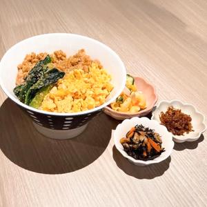国産鶏のそぼろ丼定食