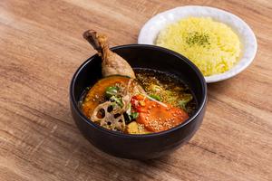 チキンベジ(揚げレッグ)スープカレー Chicken ＆ vegetable Soup Curry