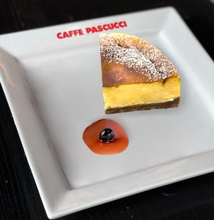 チーズケーキ ダークチェリーソース添え Cheesecake With Dark Cherry Sauce