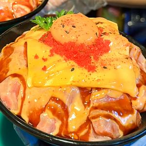炙りチーズサーモン寿司丼