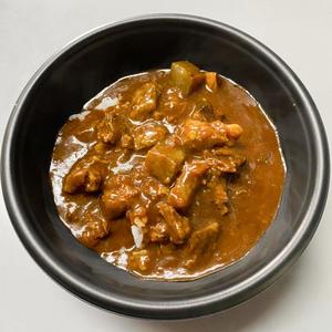 牛すじカレー丼大盛 ご飯大盛無料、ルー大盛 ボリューム満点
