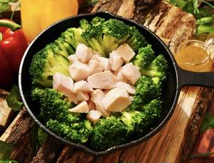 ブロッコリーと鶏胸肉のサラダ