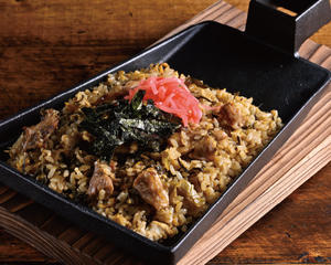 黒マー油香る炭火焼き鶏の高菜チャーハン