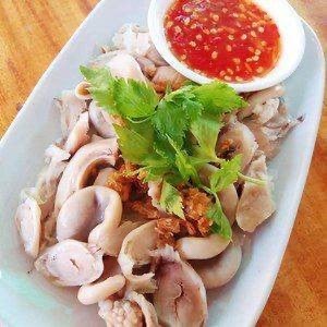 ヤムママータイのサラダ料理「ラーメンサラダ」Spicy Instant Noodle Salad
