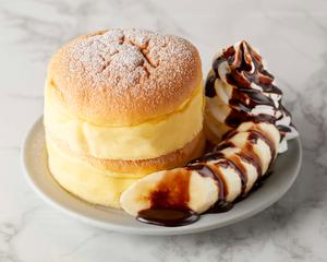 チョコバナナホイップスフレパンケーキ(2個付き)Chocolate Banana Souffle Pancake