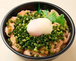 魚丼 期間限定！ねぎたまサーモン塩ダレ丼温玉別容器