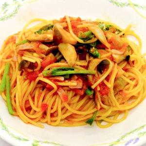 きのことベーコンのトマトソースのスパゲティ