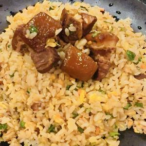 豚角煮チャーハン 肉炒