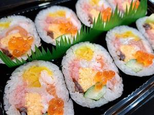 10品目の海鮮太巻き寿司