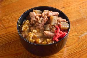 カレーもつ煮丼