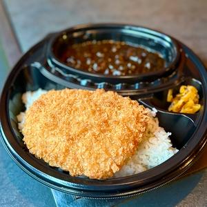 サクサク厚カツ×黒カレー(ガッツリ満足！)