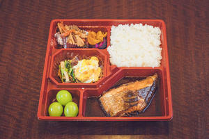 煮魚弁当