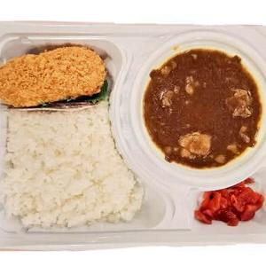 カニクリームコロッケカレー(牛すじ)