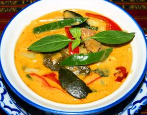 K-3 鶏肉のレッドカレー+タイ米 Red curry with chicken