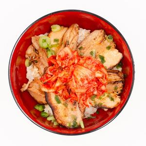 ピリ辛キムチと炙りチャーシュー丼 Seared Chashu Rice Bowl