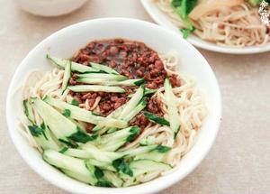 ジャージャー麺