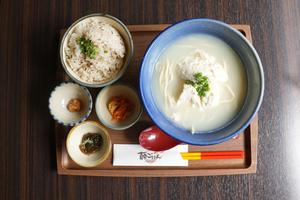 ゆしどうふそばセット(小鉢3種/油みそ・にんじんしりしり・もずく)