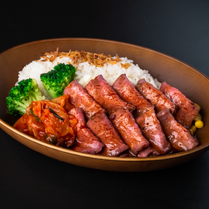 特製ソースで仕上げた韓国風ローストビーフBOX(ローストビーフ100gライス200g)
