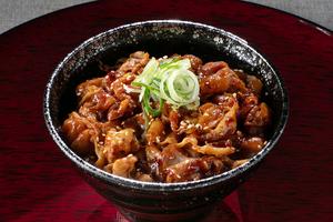 名物！旨辛味噌ぶたやき肉丼