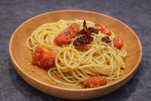 トマトとアンチョビのペペロンチーノ