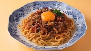 刺激【卵のせ白ごま担々麺】