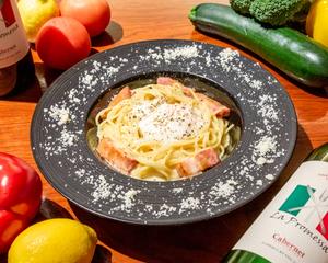 【人気No.2】厚切りベーコンのカルボナーラ Carbonara Pasta with Thickly-Sliced Bacon