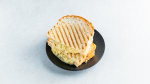 クセになるハチミツチーズサンド