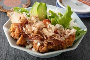 和風！梅カツオ油淋鶏丼