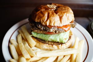フラットブッシュジャークチキンバーガー Flatbush Jerk Chicken Burger