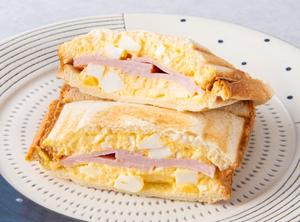 ロースハムとたまごサラダサンド