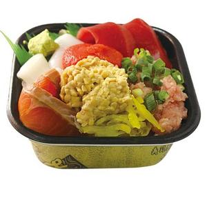 丼丸 ばくだん丼 まぐろ、いか、サーモン、ネギトロ、納豆
