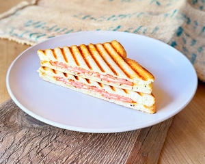 ハムチーズホットサンドセット(ドリンク付)