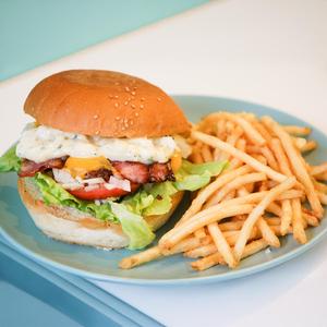 タルタルベーコンチーズバーガー【フライドポテト付き】