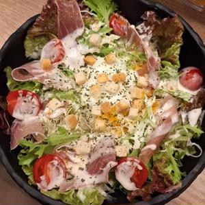 生ハムシーザーサラダ