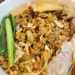 インドネシアの肉団子チキンラーメン Mie Ayam bakso